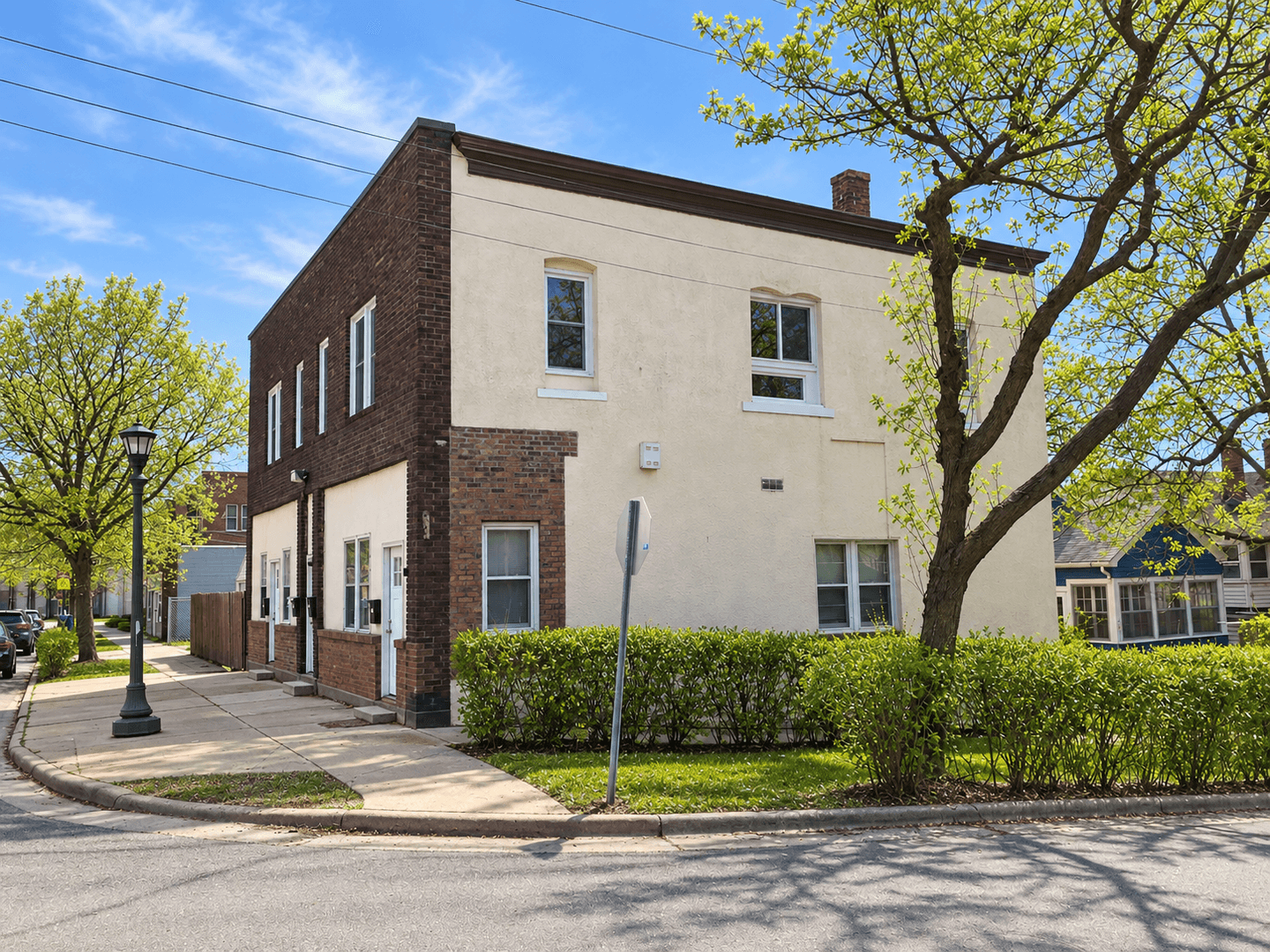 Saint Paul Apartment: 217-219 Bates Ave