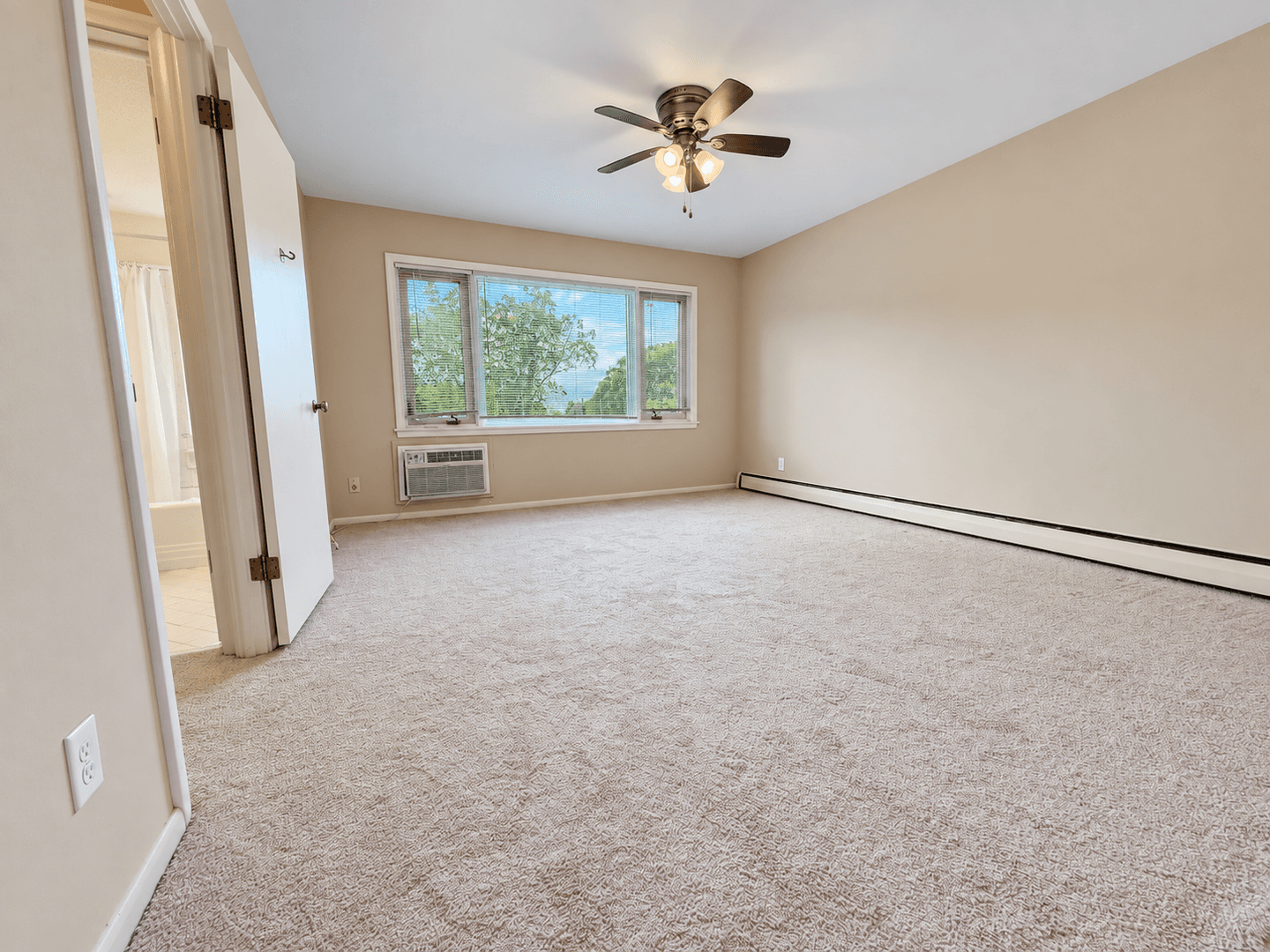 Saint Paul Apartment: 1936 Ford Parkway