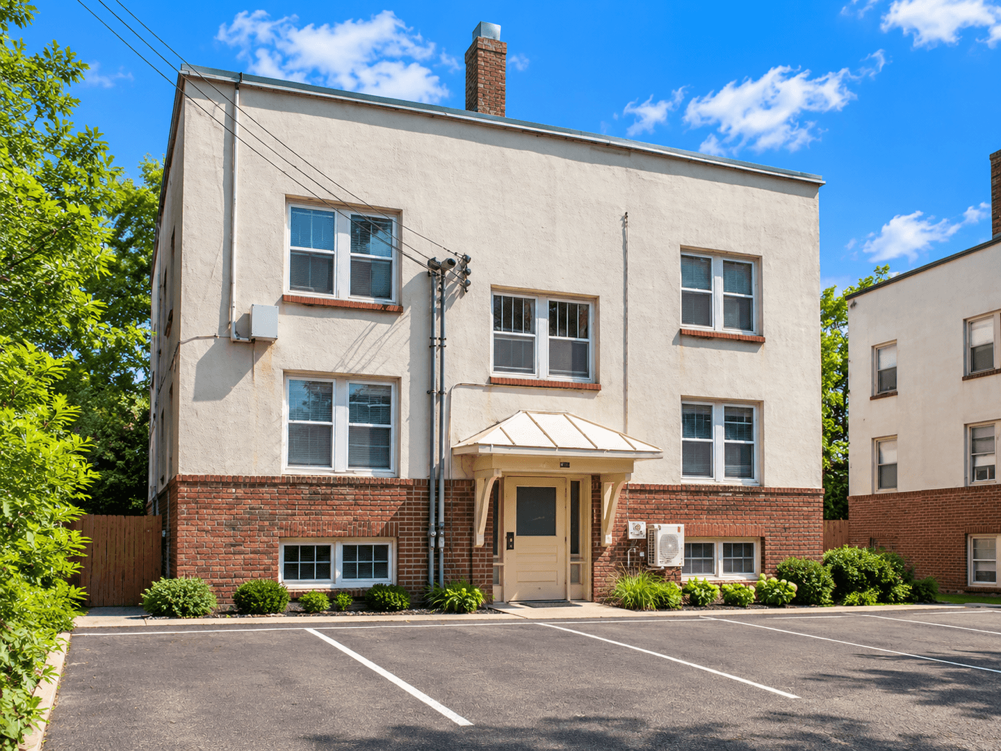 Saint Paul Apartment: 1168 Grand Ave
