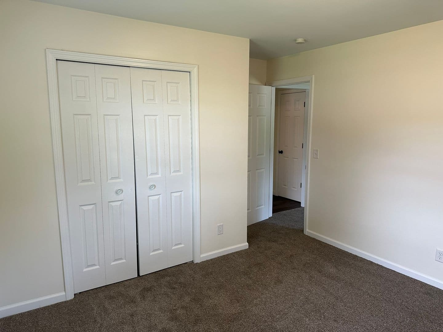 Newport Apartment: 650 4th St