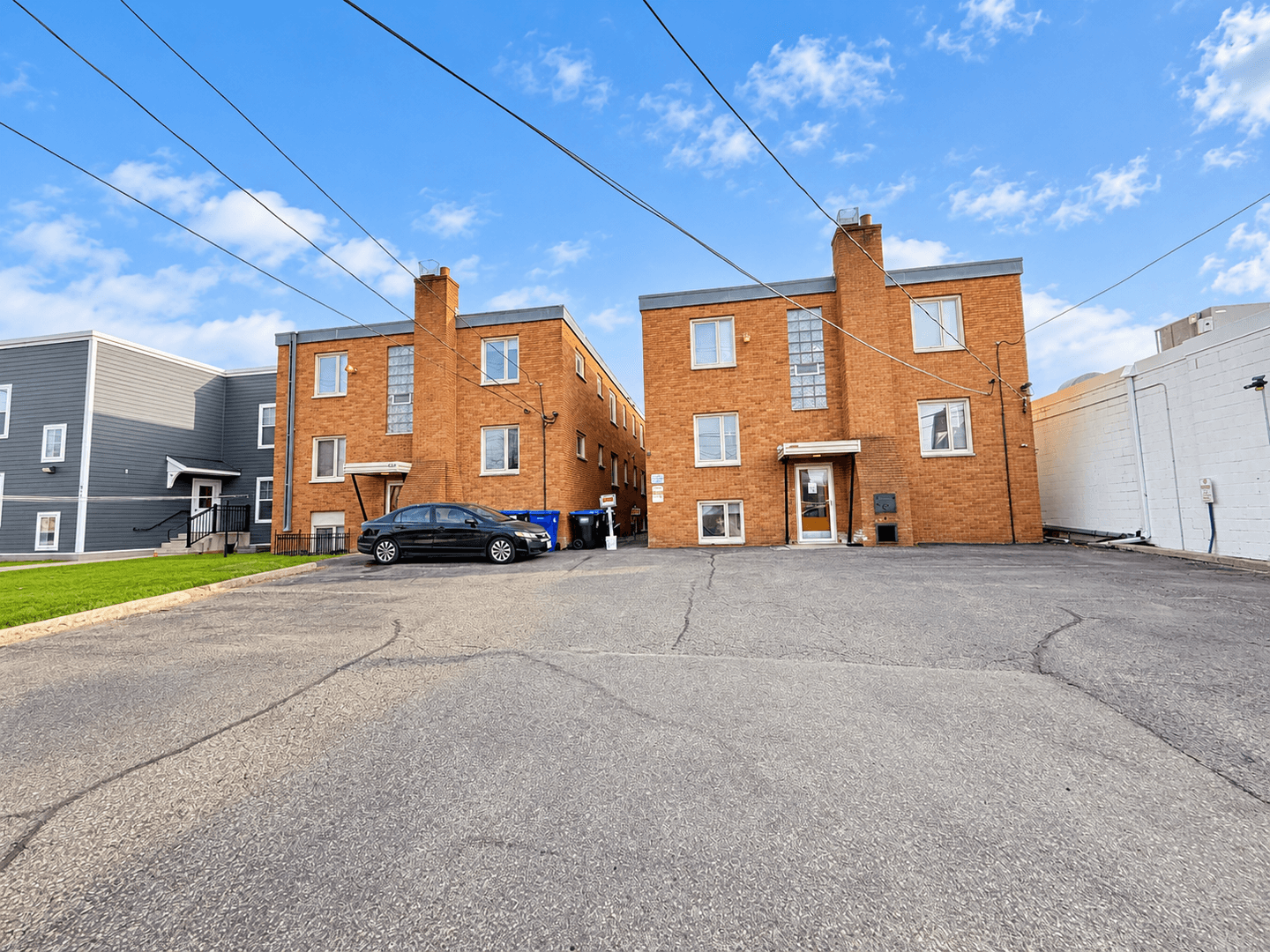 Saint Paul Apartment: 643 Cleveland Ave S