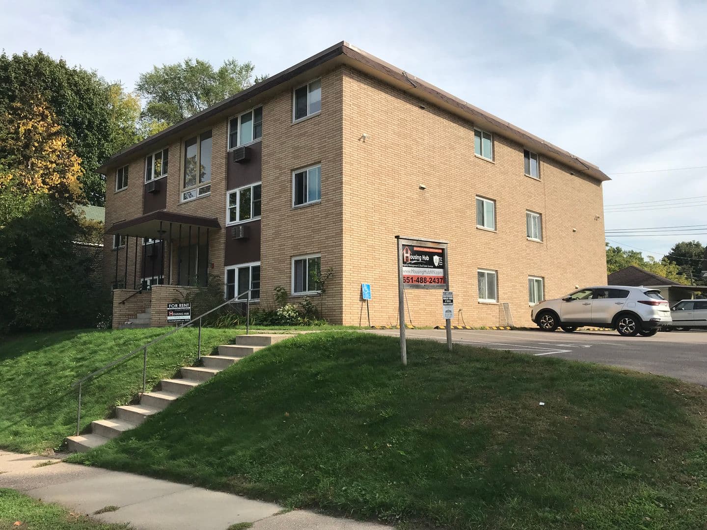 West Saint Paul Apartment: 330 West Annapolis St