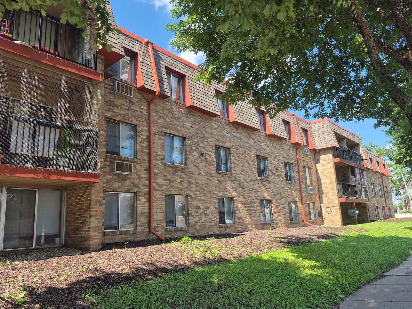 Saint Paul Apartment: 795 East 6th Street