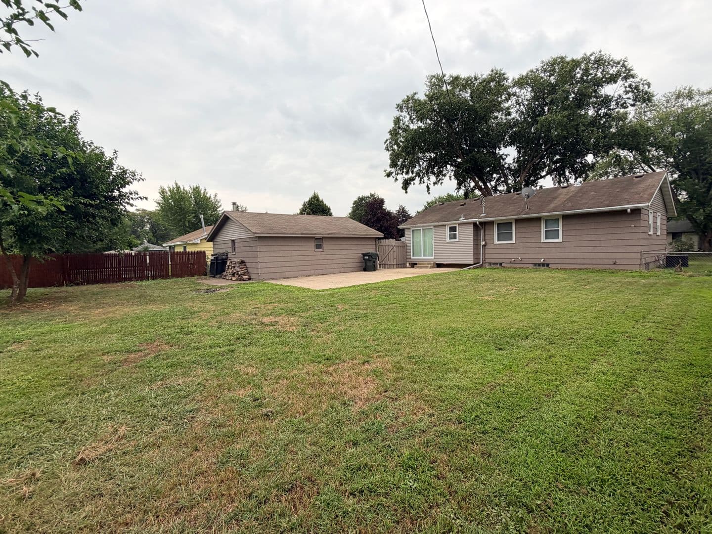 Brooklyn Park House: 1924 Whitewater Trl N