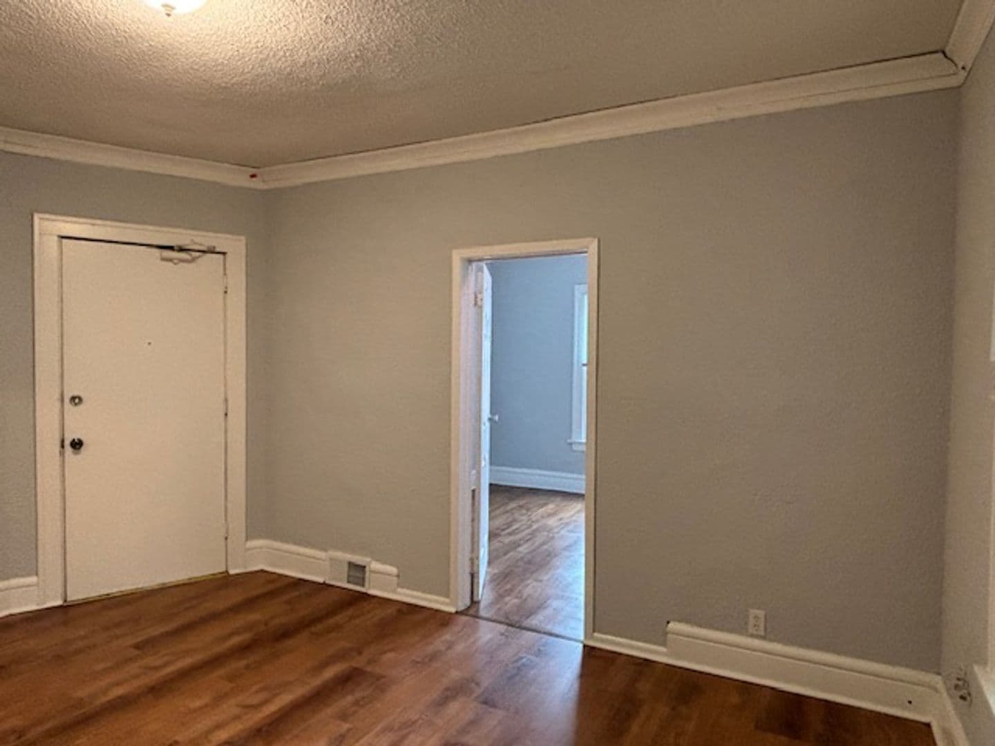 Saint Paul Apartment: 580 Thomas Ave W