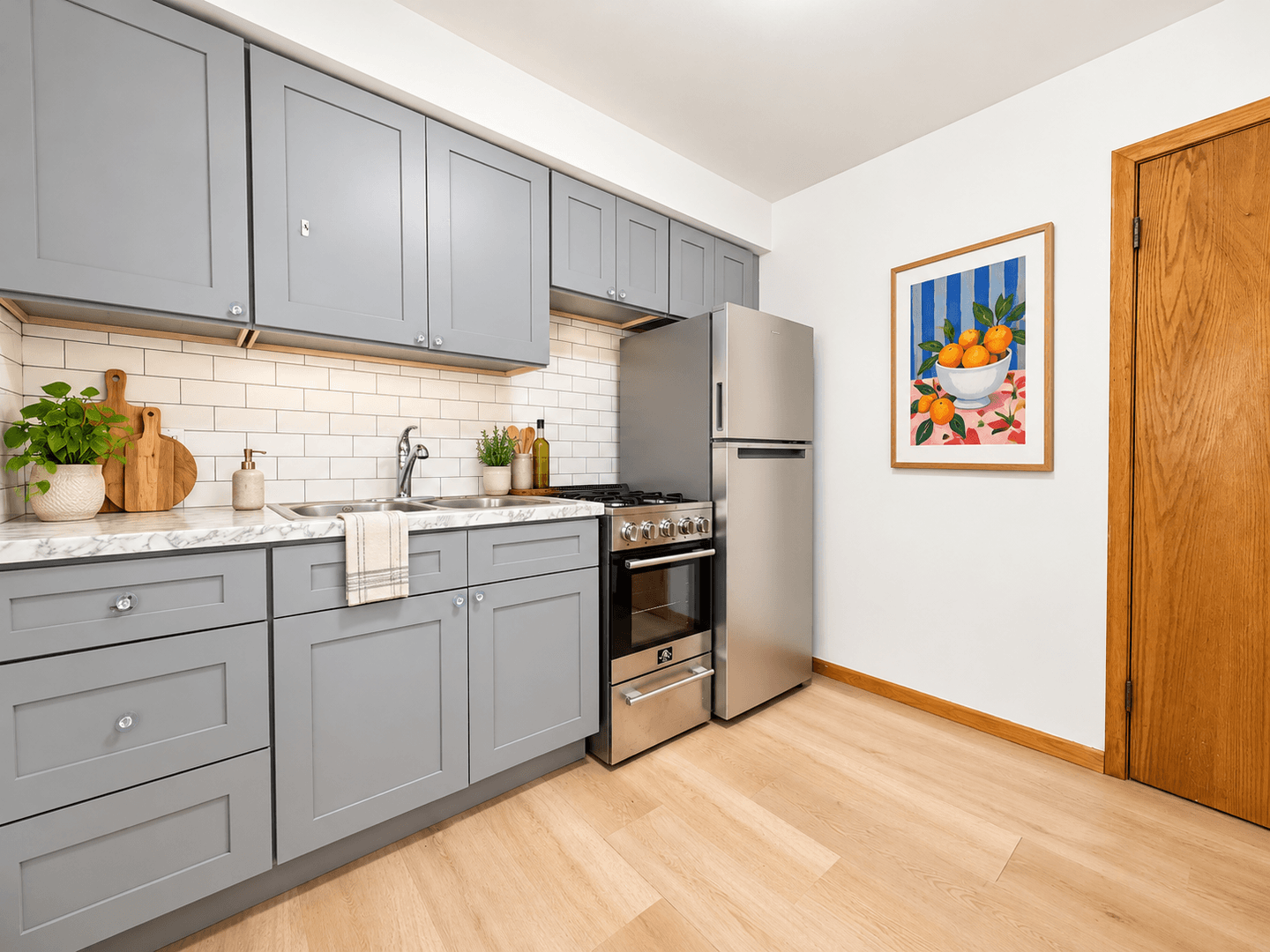 Saint Paul Apartment: 616 Ivy Ave E