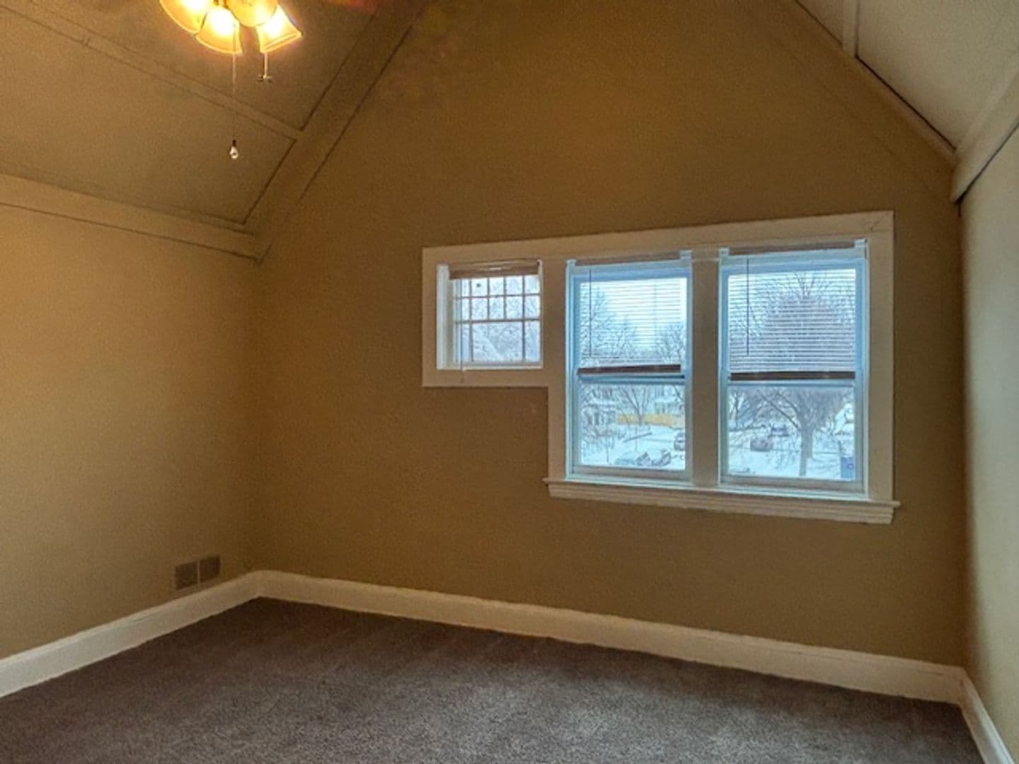 Saint Paul Apartment: 548 Minnehaha Ave E
