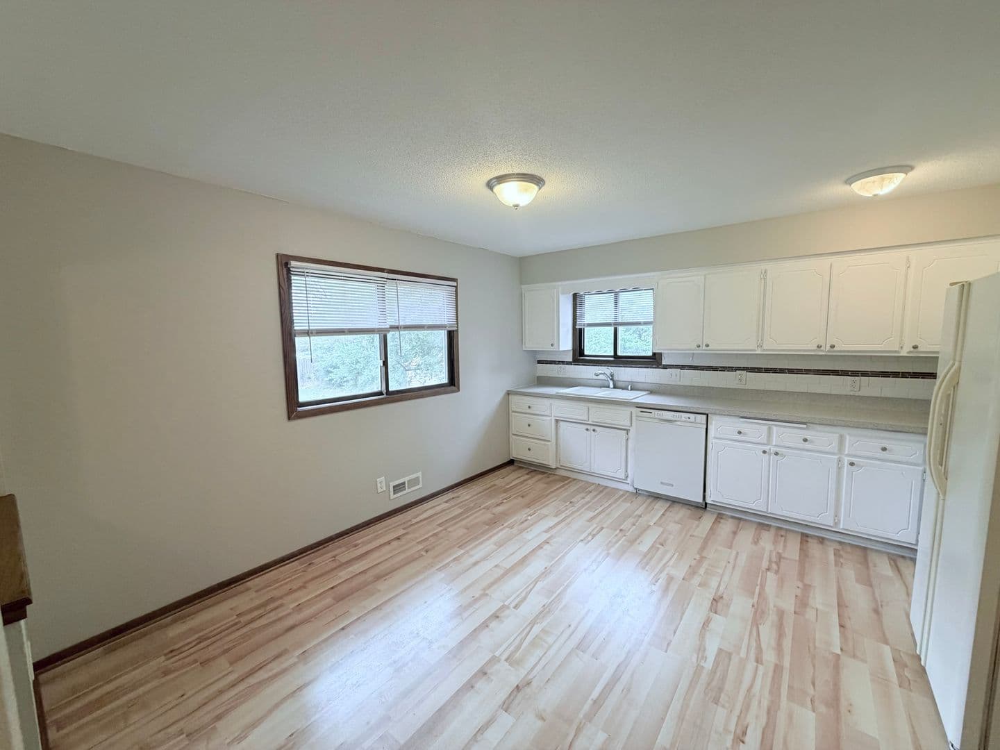 Circle Pines Apartment: 8820-8822 Griggs Ave
