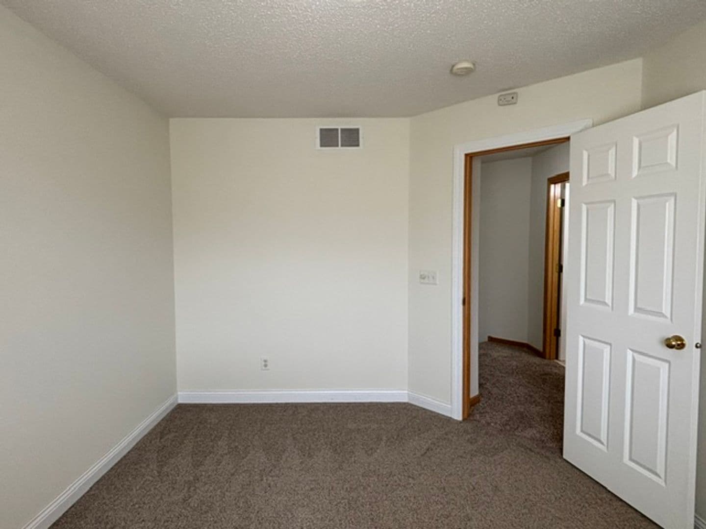 Lakeville House: 18340 Kerrville Trail