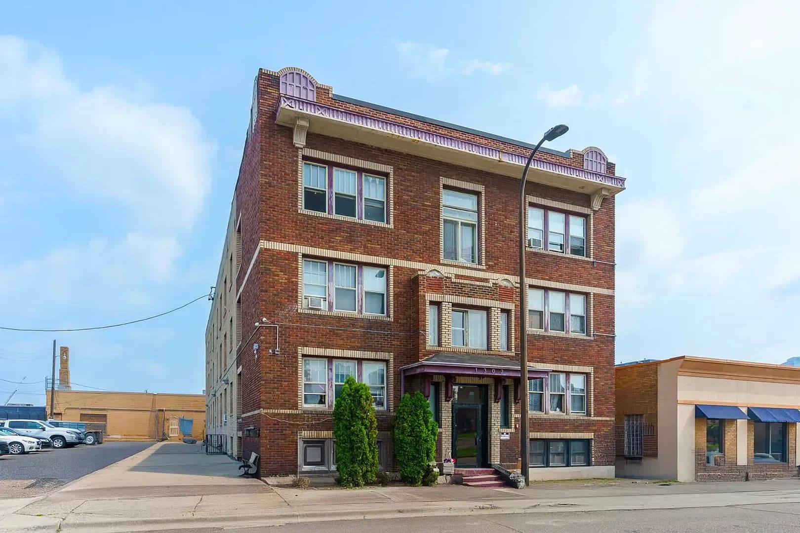 Minneapolis Apartment: 1302 Linden Ave