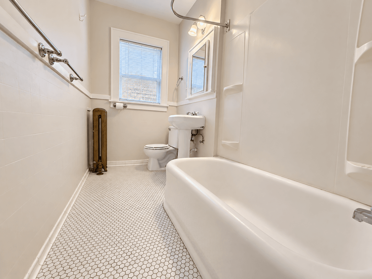 Saint Paul Apartment: 935 Goodrich Ave