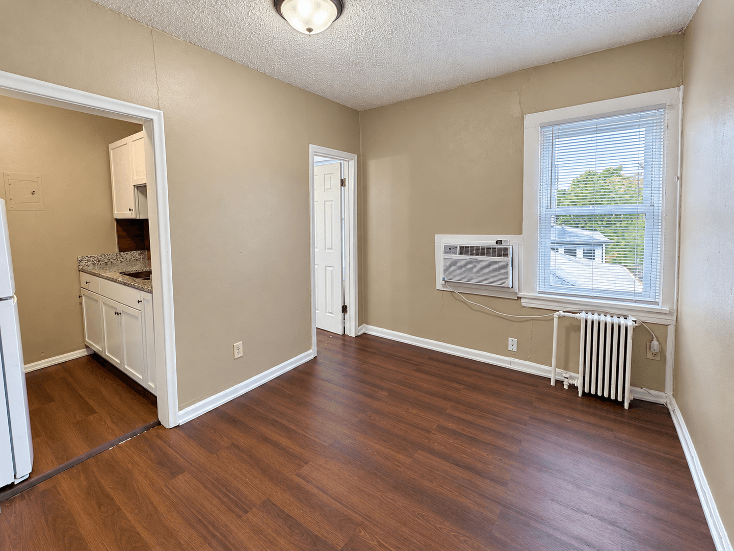 Saint Paul Apartment: 1332 Minnehaha Ave W