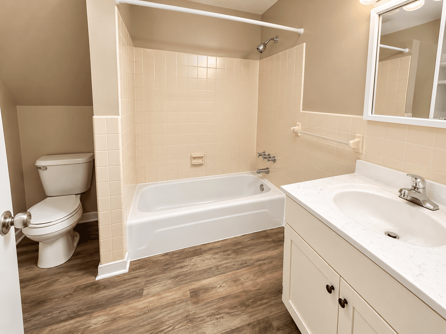 Saint Paul Apartment: 795 East 6th Street