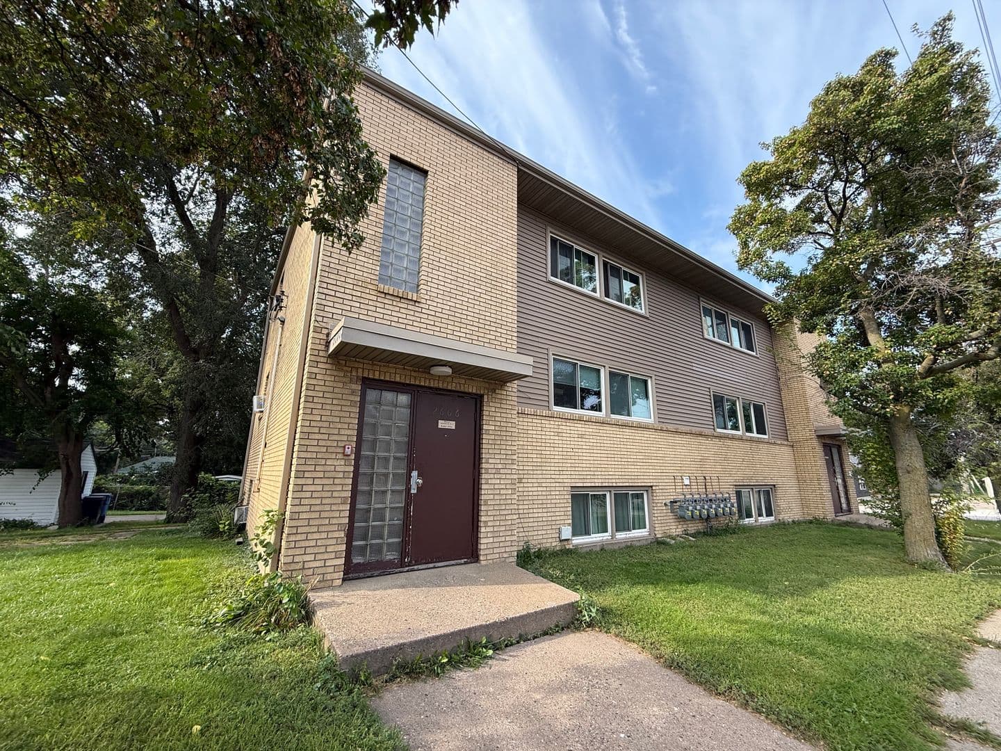 Minneapolis Apartment: 2606 E Hennepin Ave