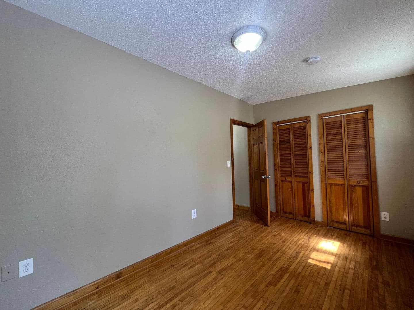 Mahtomedi Apartment: 1251 Mahtomedi Ave