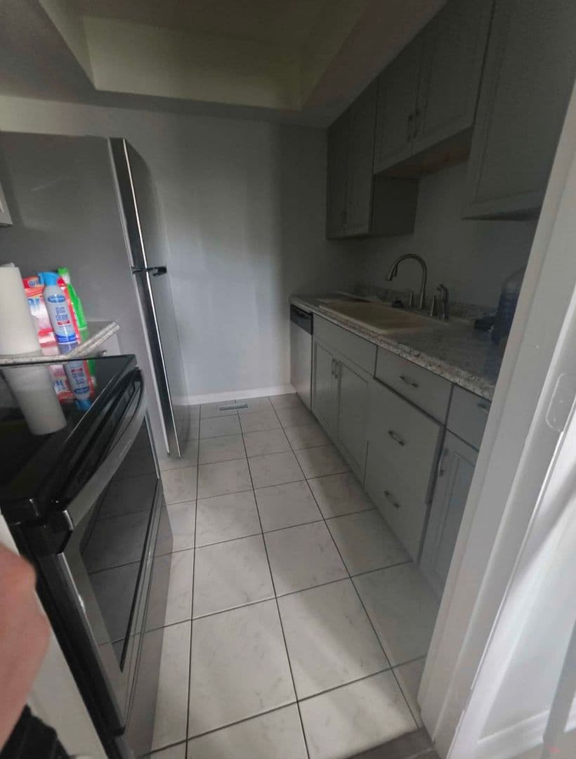 Vandalia Apartment: 927-933 Weston Court