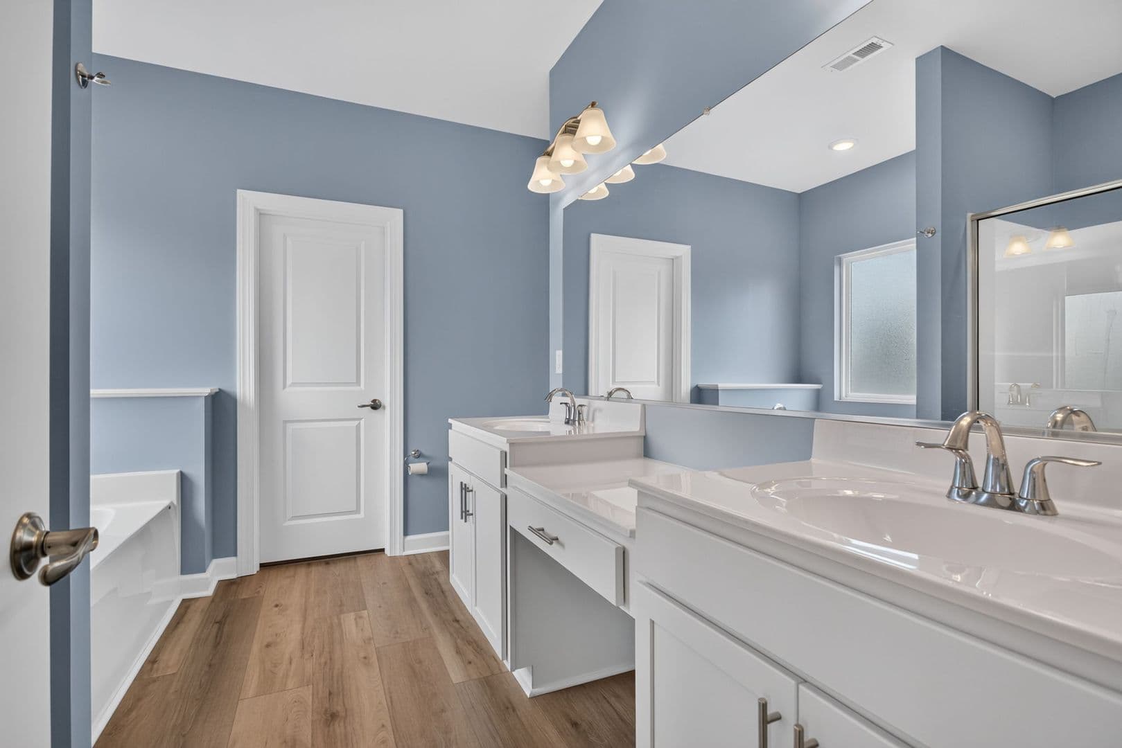 Chesapeake House: 913 Brenner