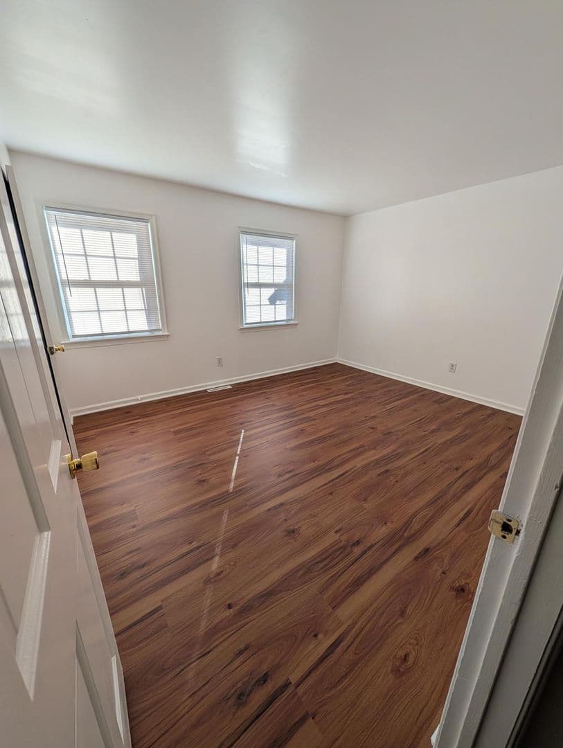 Newport News Townhome: 321 Advocate Court, Unit B
