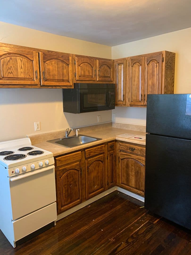 Roanoke Apartment: 1414 Chapman Avenue SW