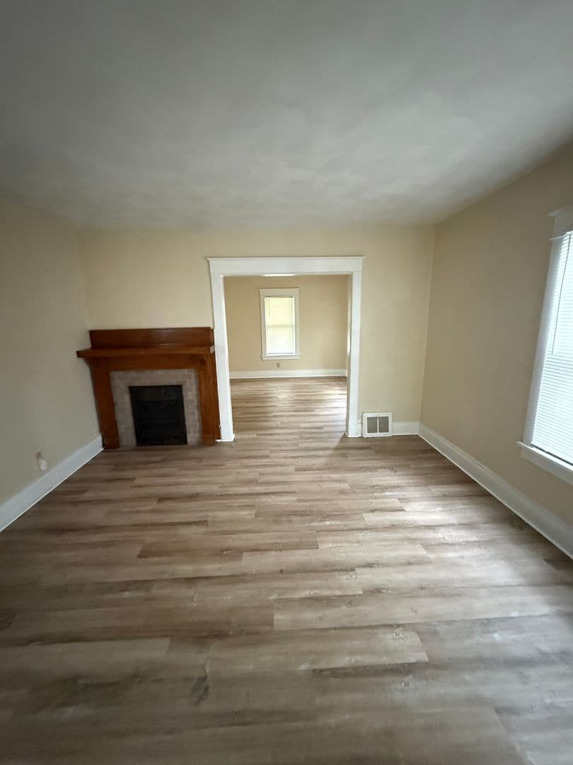Toledo House: 3615 Hoiles Avenue