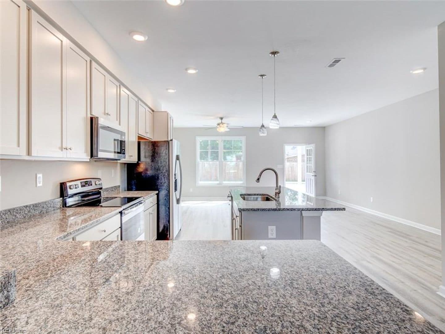 Norfolk House: 8218 Tidewater Drive