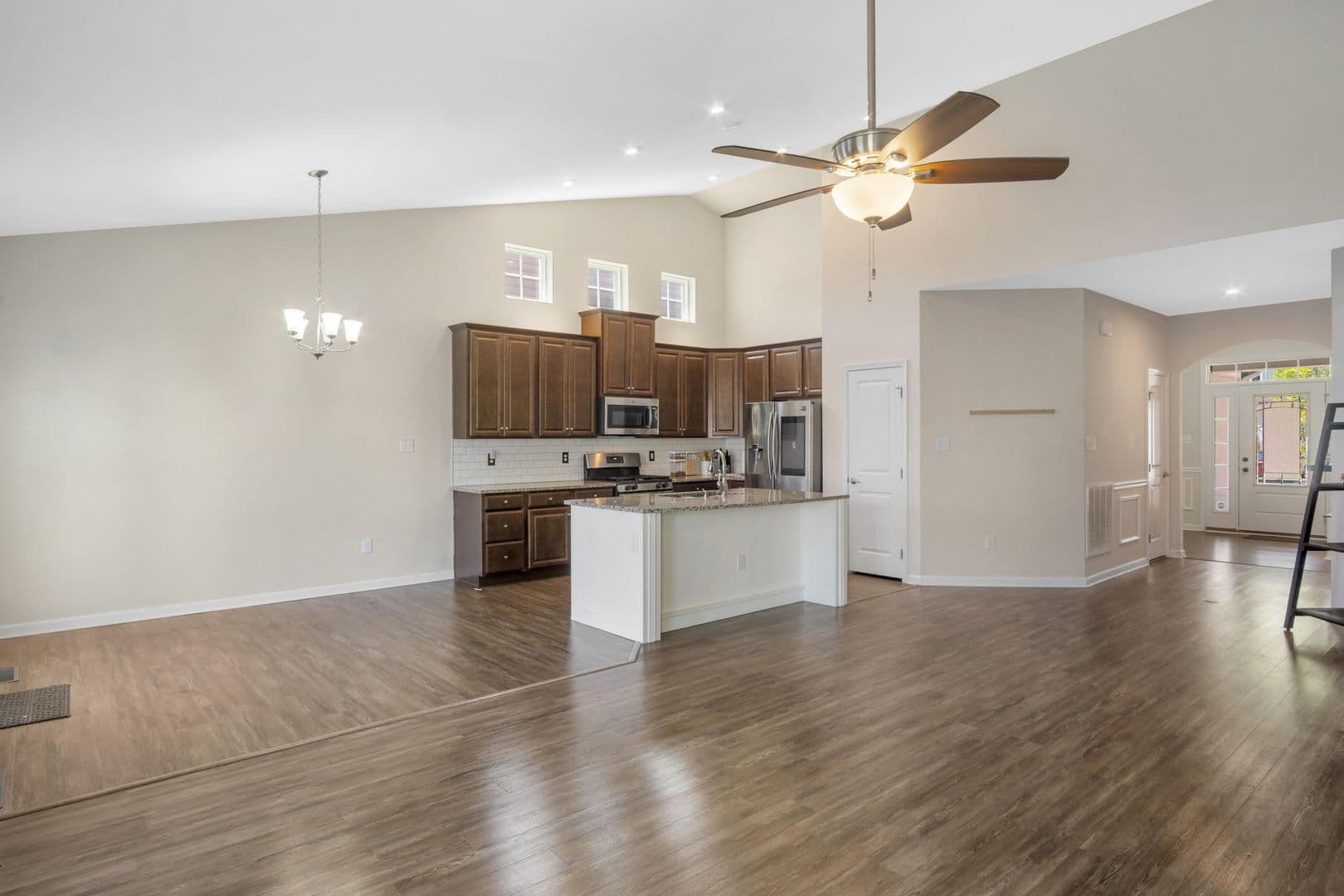 Williamsburg House: 406 Boltons Mill Pkwy