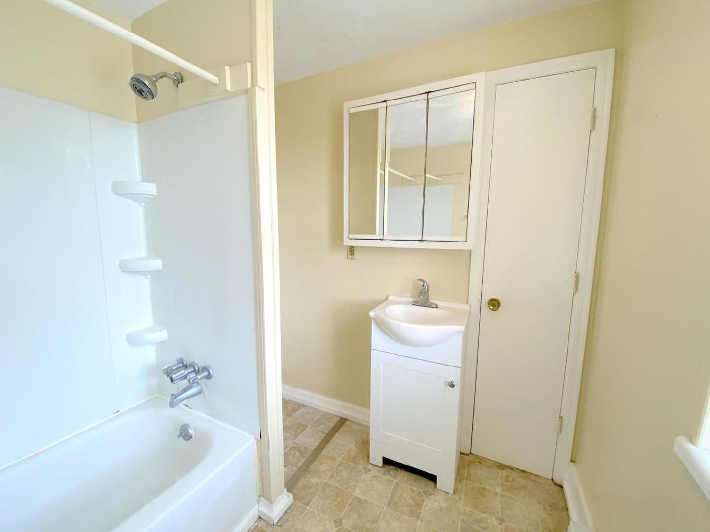 Roanoke Apartment: 1501 Patterson Avenue SW