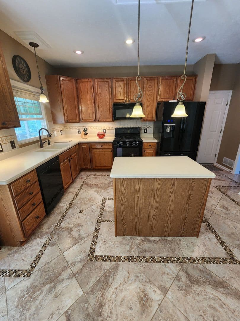 Avon House: 3288 Beech Lane