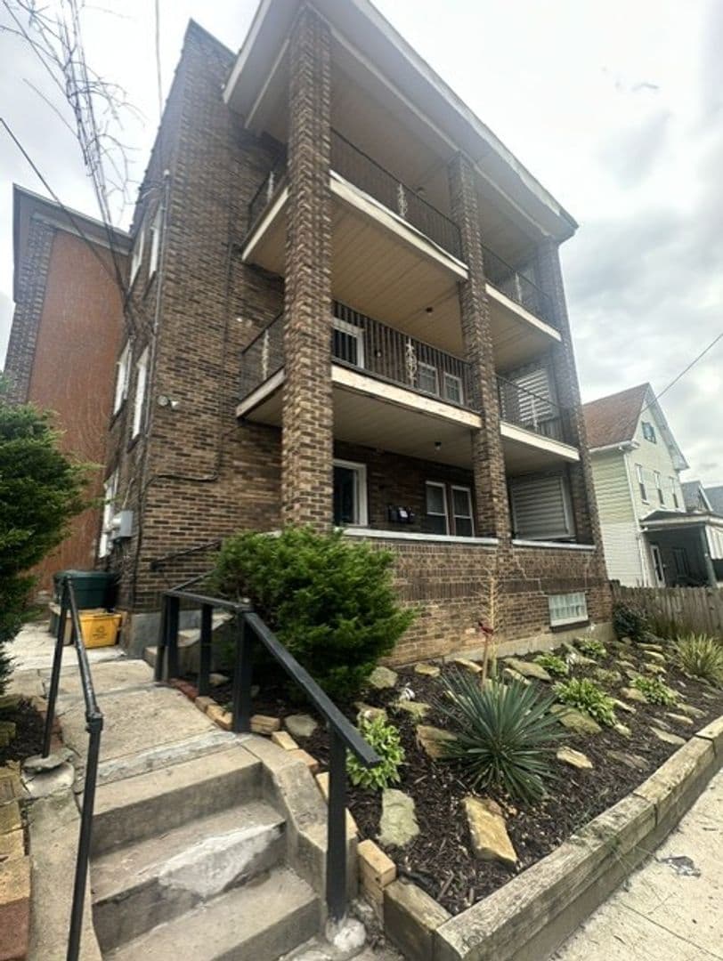 Homestead Condo: 622 E. 14th Avenue Unit 2