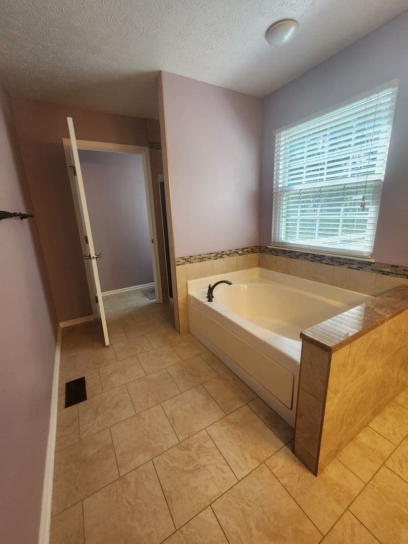 Avon House: 3288 Beech Lane