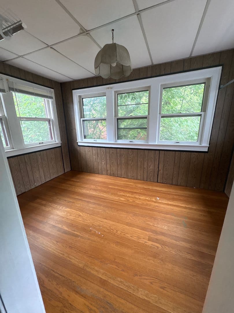 Cleveland Heights Apartment: 2179 Edgewood Dr. Up/Down