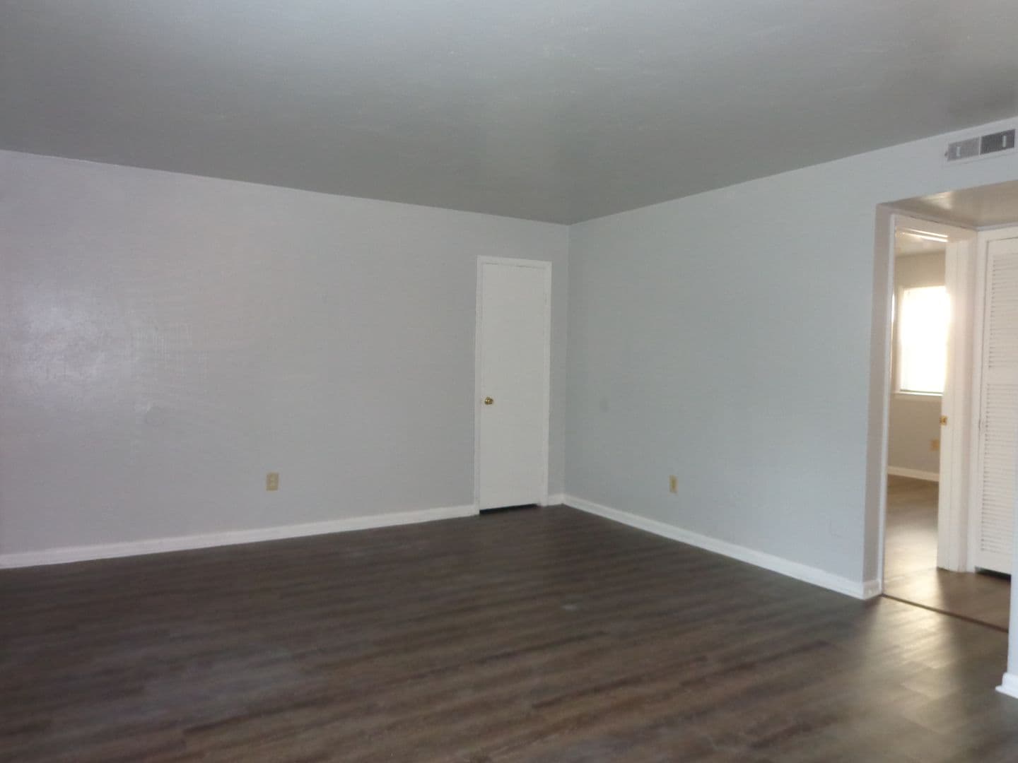 Norfolk Apartment: 1428 Picadilly Street
