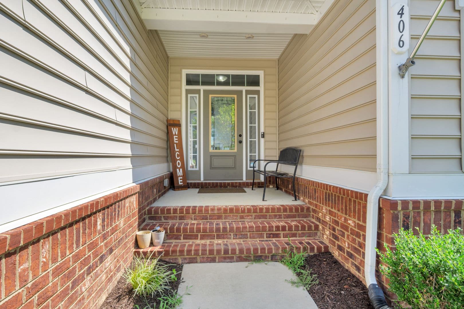 Williamsburg House: 406 Boltons Mill Pkwy