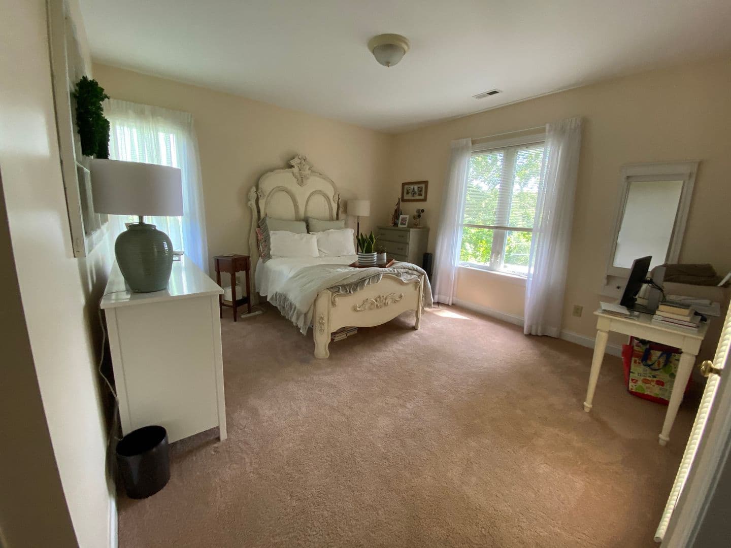 Lexington Apartment: Holly Park Lane