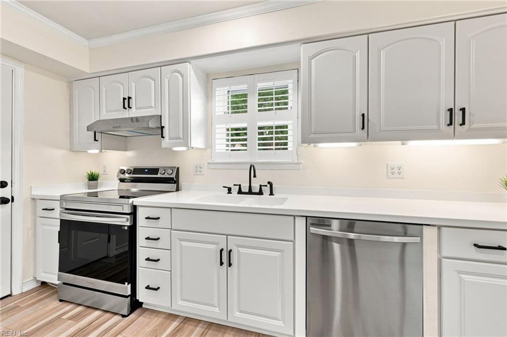 Virginia Beach House: 401 Moorland Drive