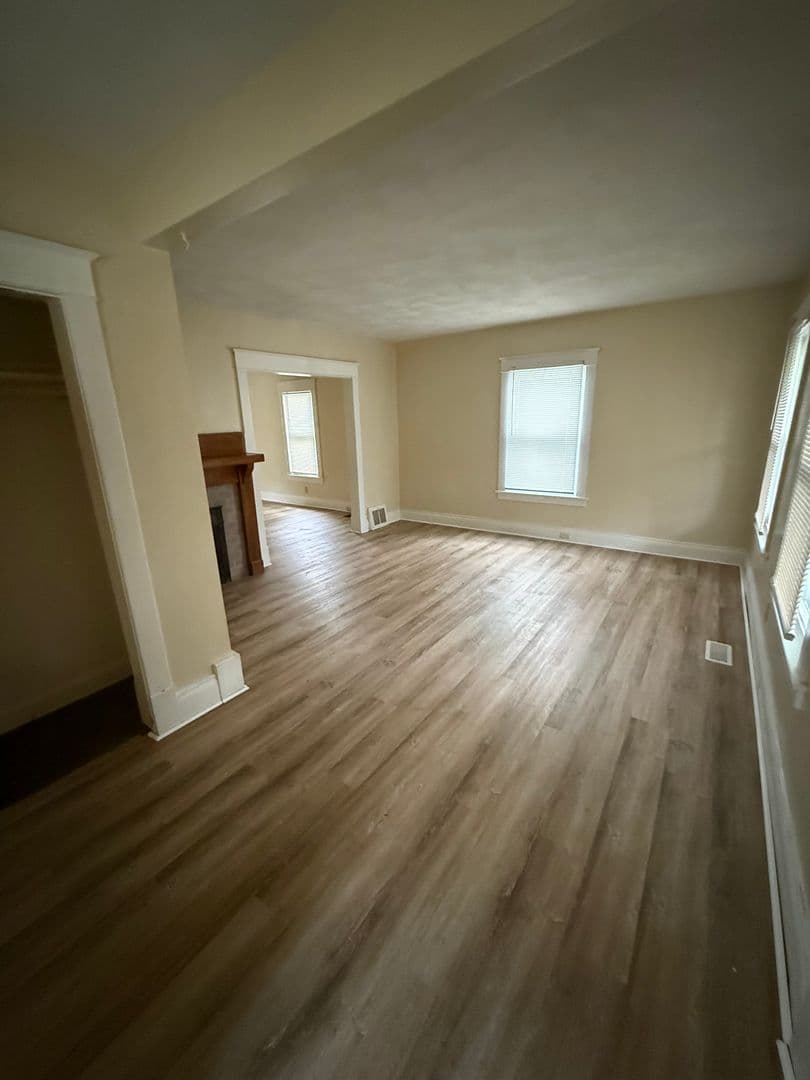 Toledo House: 3615 Hoiles Avenue