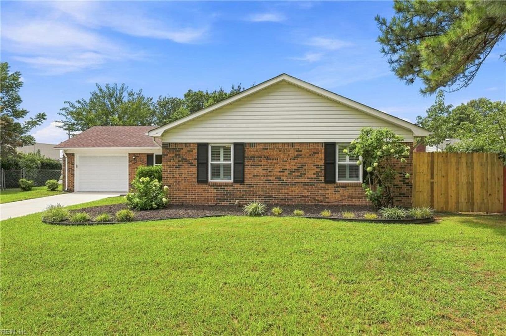 Virginia Beach House: 401 Moorland Drive