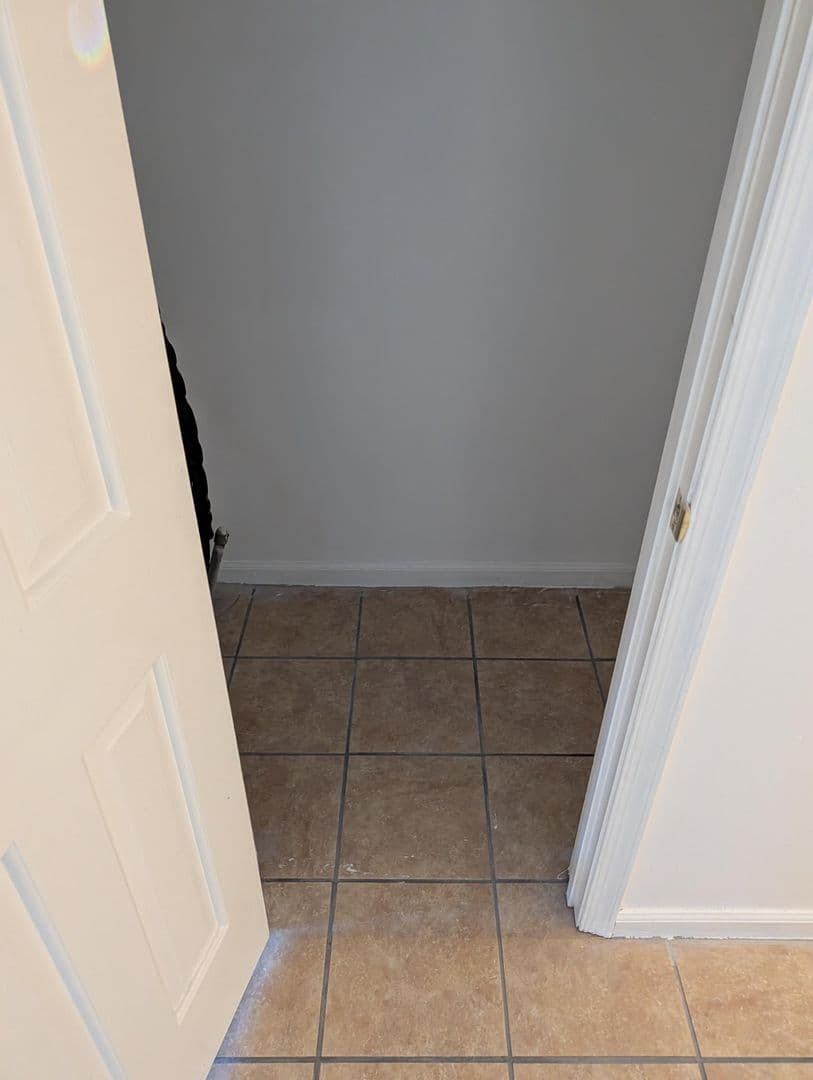Newport News Townhome: 321 Advocate Court, Unit B