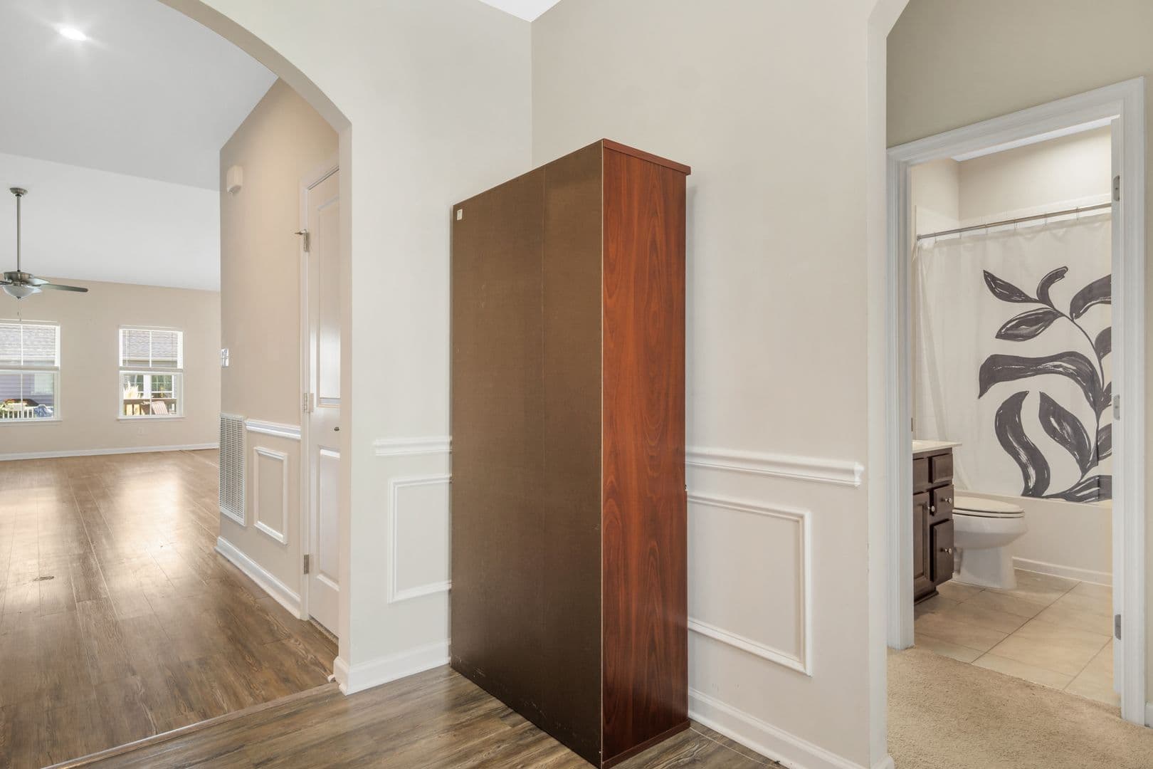 Williamsburg House: 406 Boltons Mill Pkwy