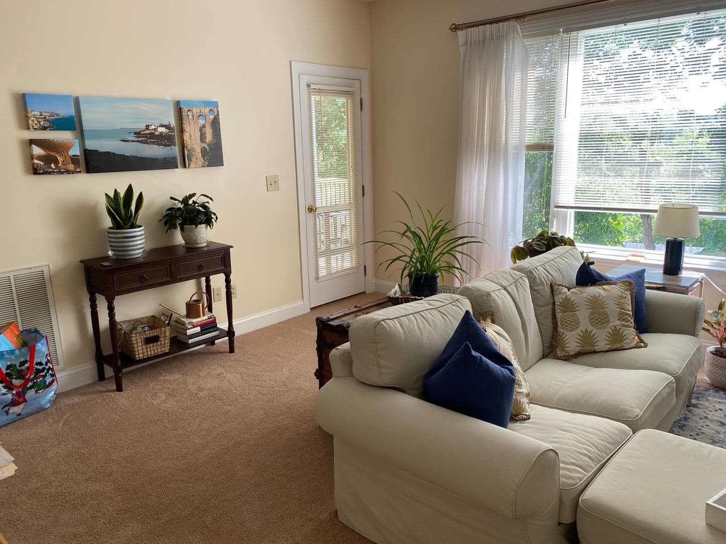 Lexington Apartment: Holly Park Lane