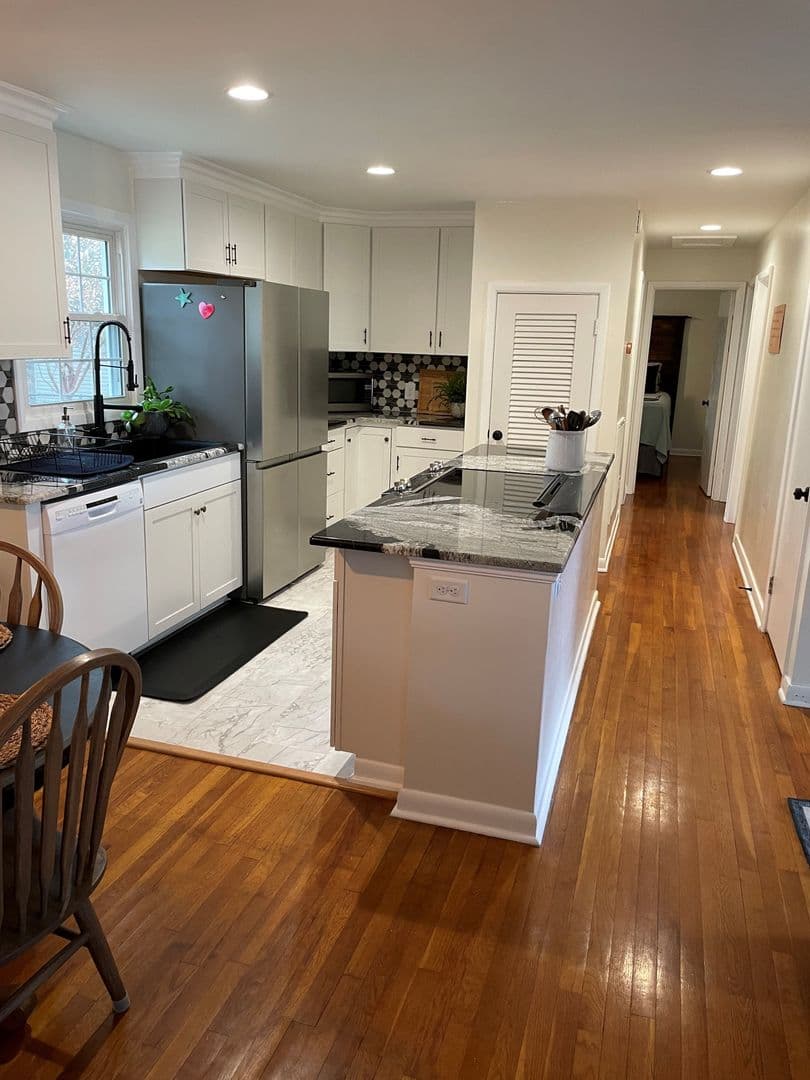 Lexington House: 5 Hill Circle