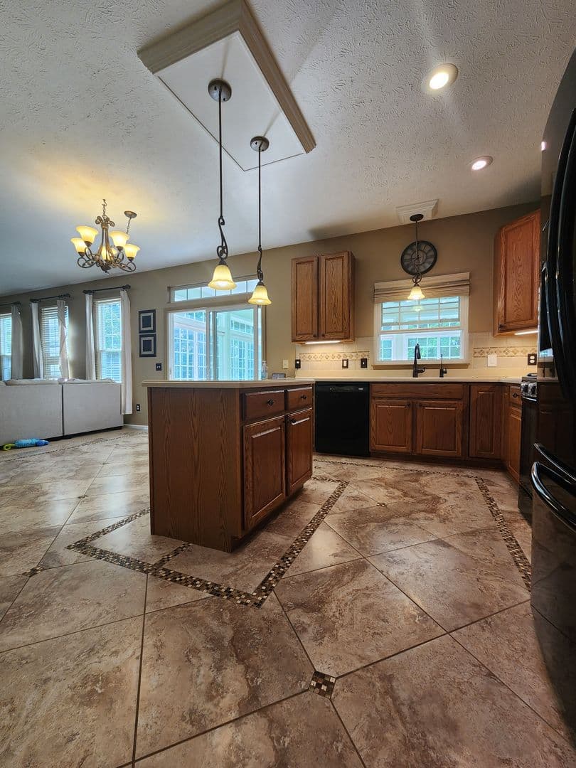 Avon House: 3288 Beech Lane