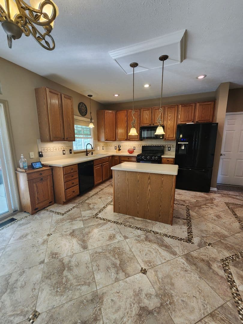 Avon House: 3288 Beech Lane