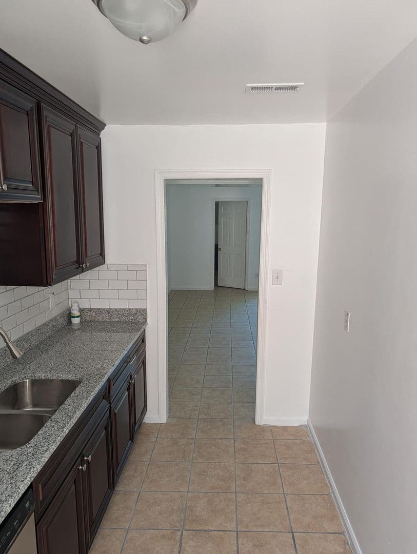 Newport News Townhome: 321 Advocate Court, Unit B