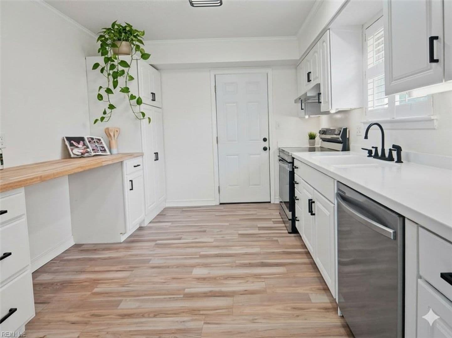 Virginia Beach House: 401 Moorland Drive