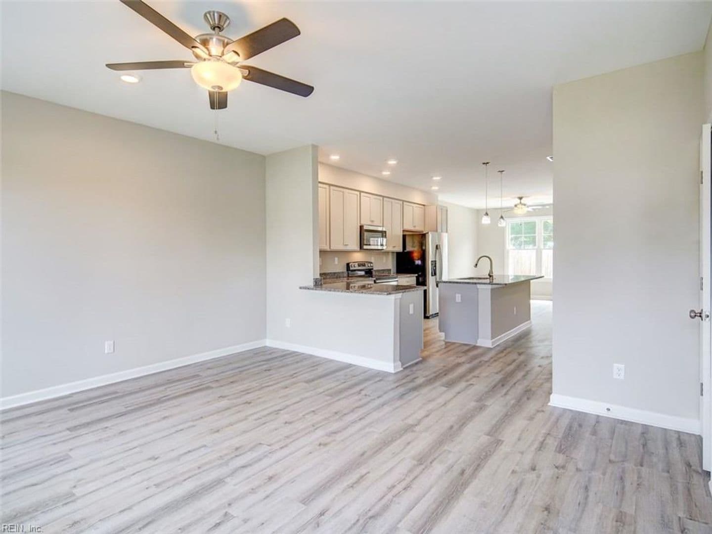 Norfolk House: 8218 Tidewater Drive
