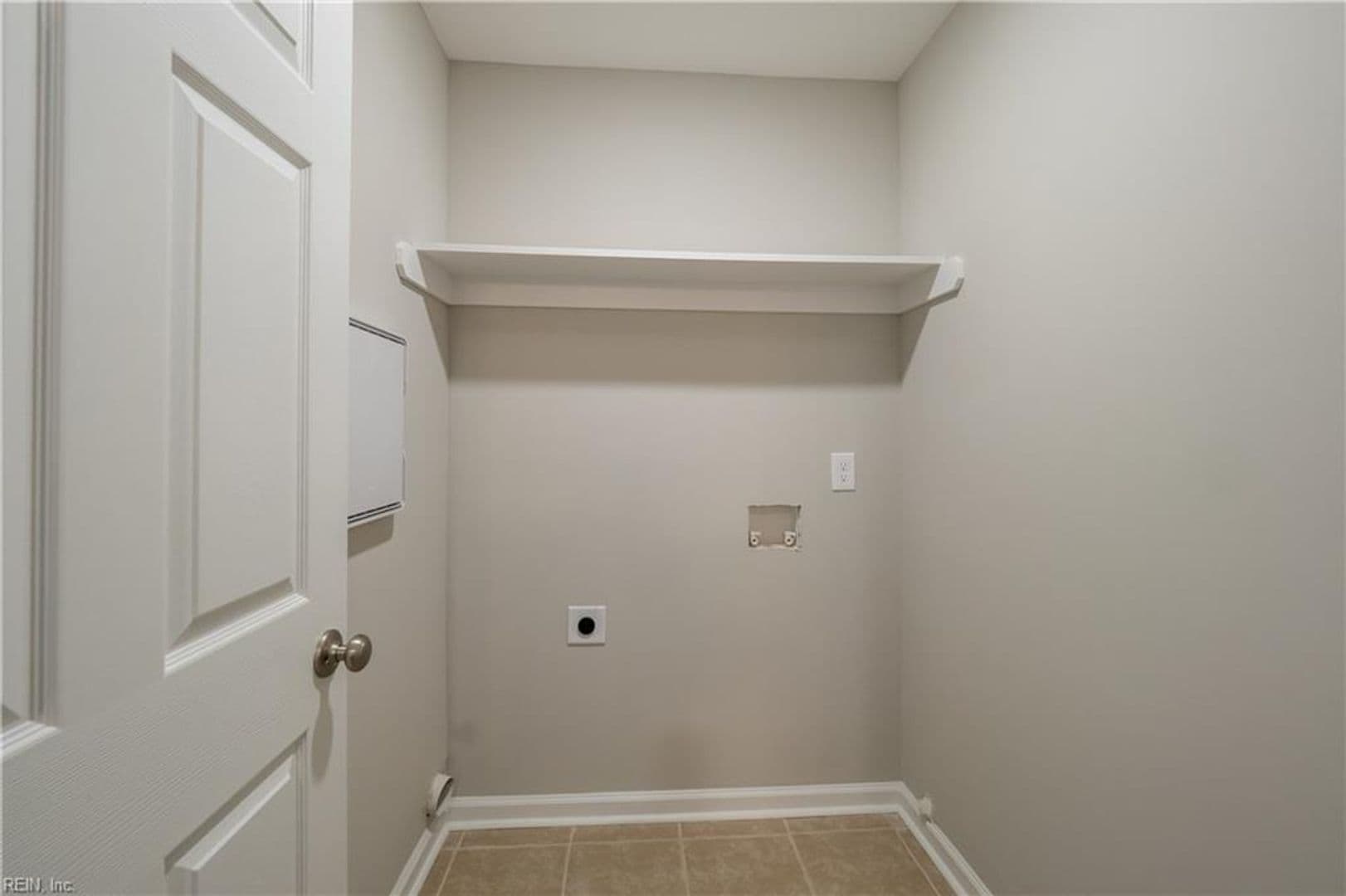 Norfolk House: 8218 Tidewater Drive