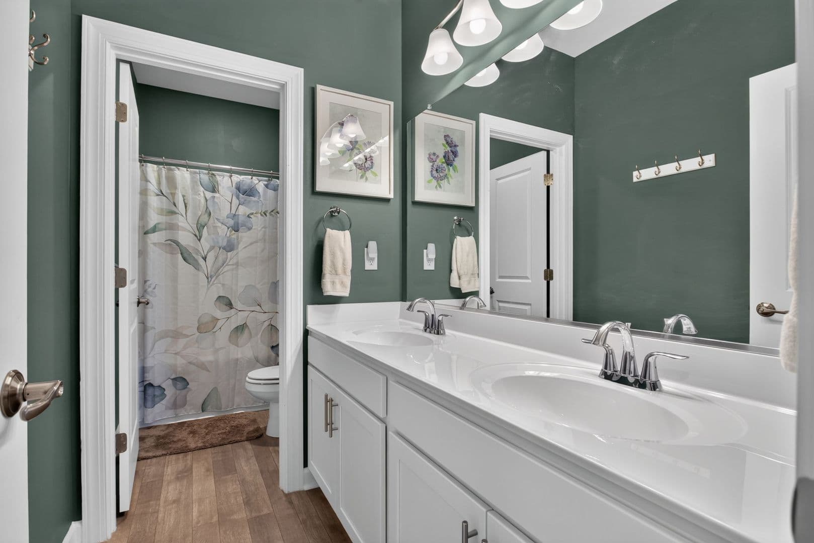 Chesapeake House: 913 Brenner