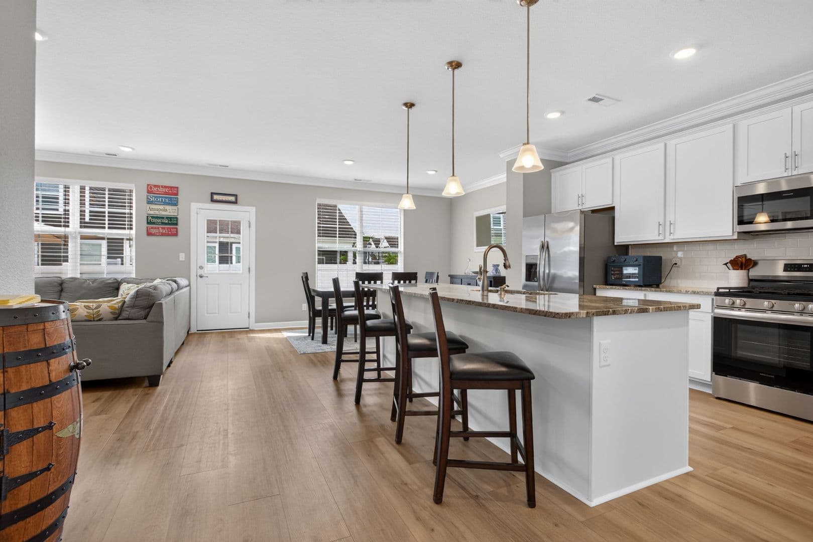 Chesapeake House: 913 Brenner