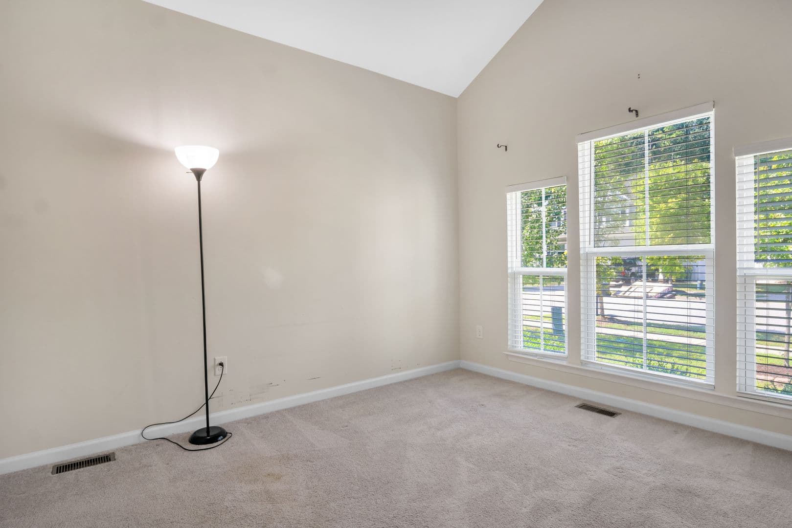 Williamsburg House: 406 Boltons Mill Pkwy